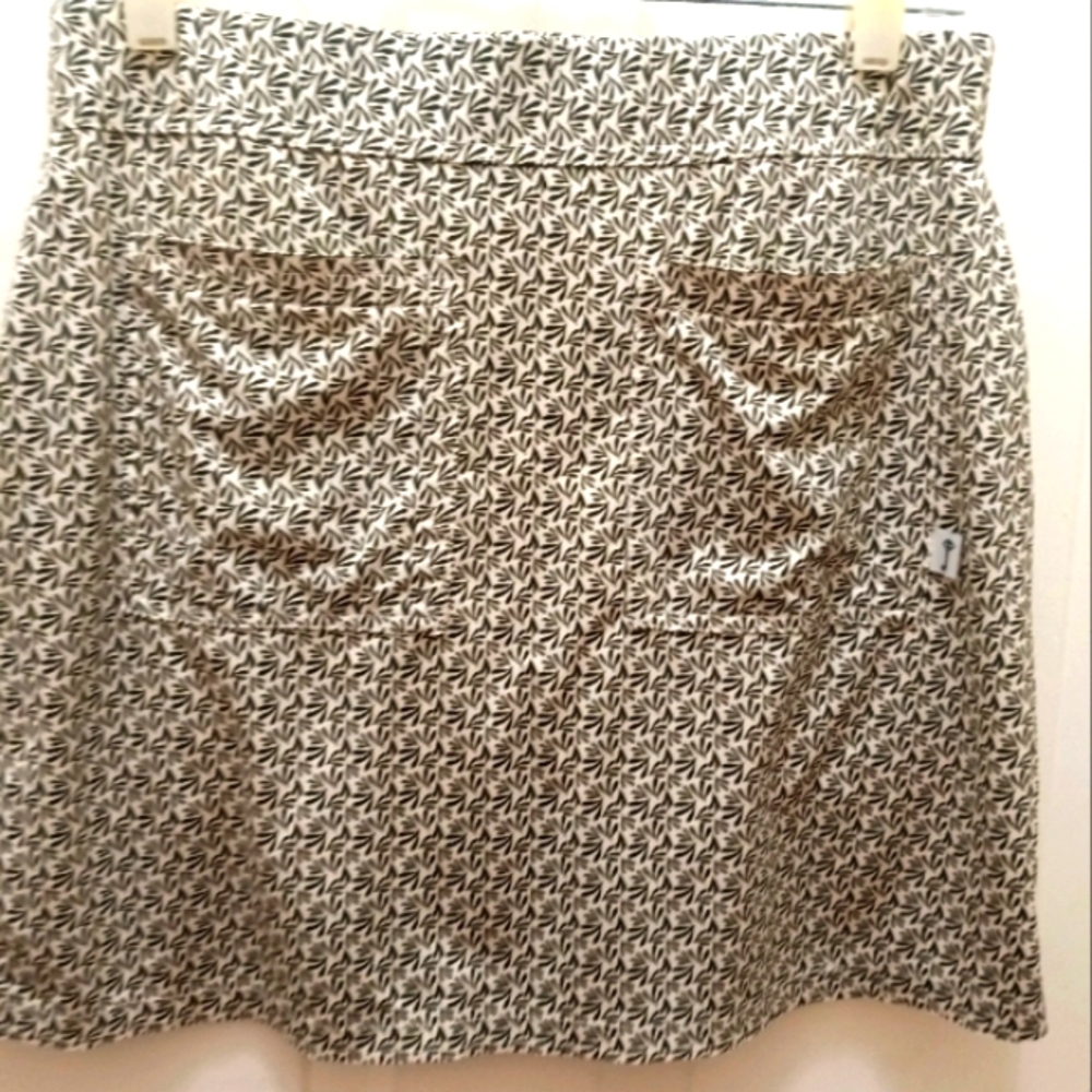Belyn Key Women's golf skirt White with green leaf pattern Small - Picture 4 of 7